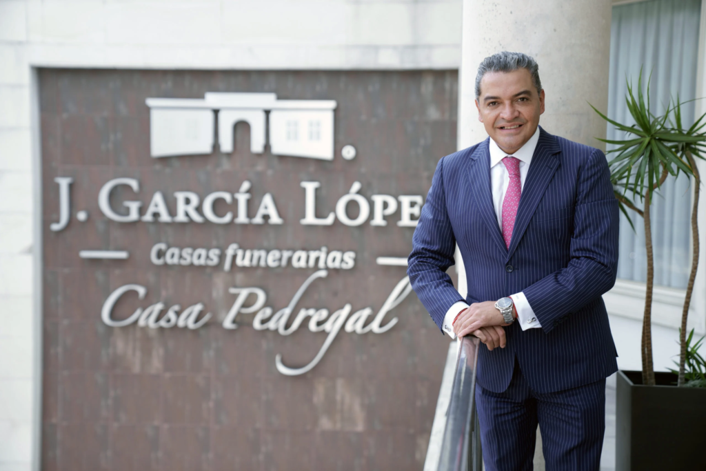 director de j garcia lopez casas funerarias