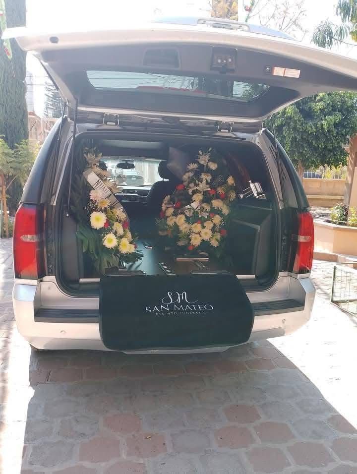 Vehículo funerario de San Mateo en Celaya