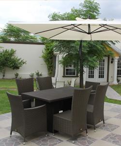 Patio exterior del Corporativo San Rafael