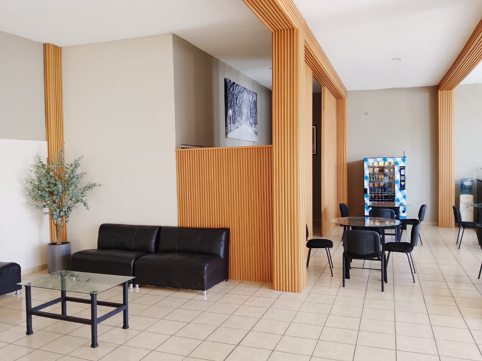 Recepción y sala de espera de Funeraria San Mateo
