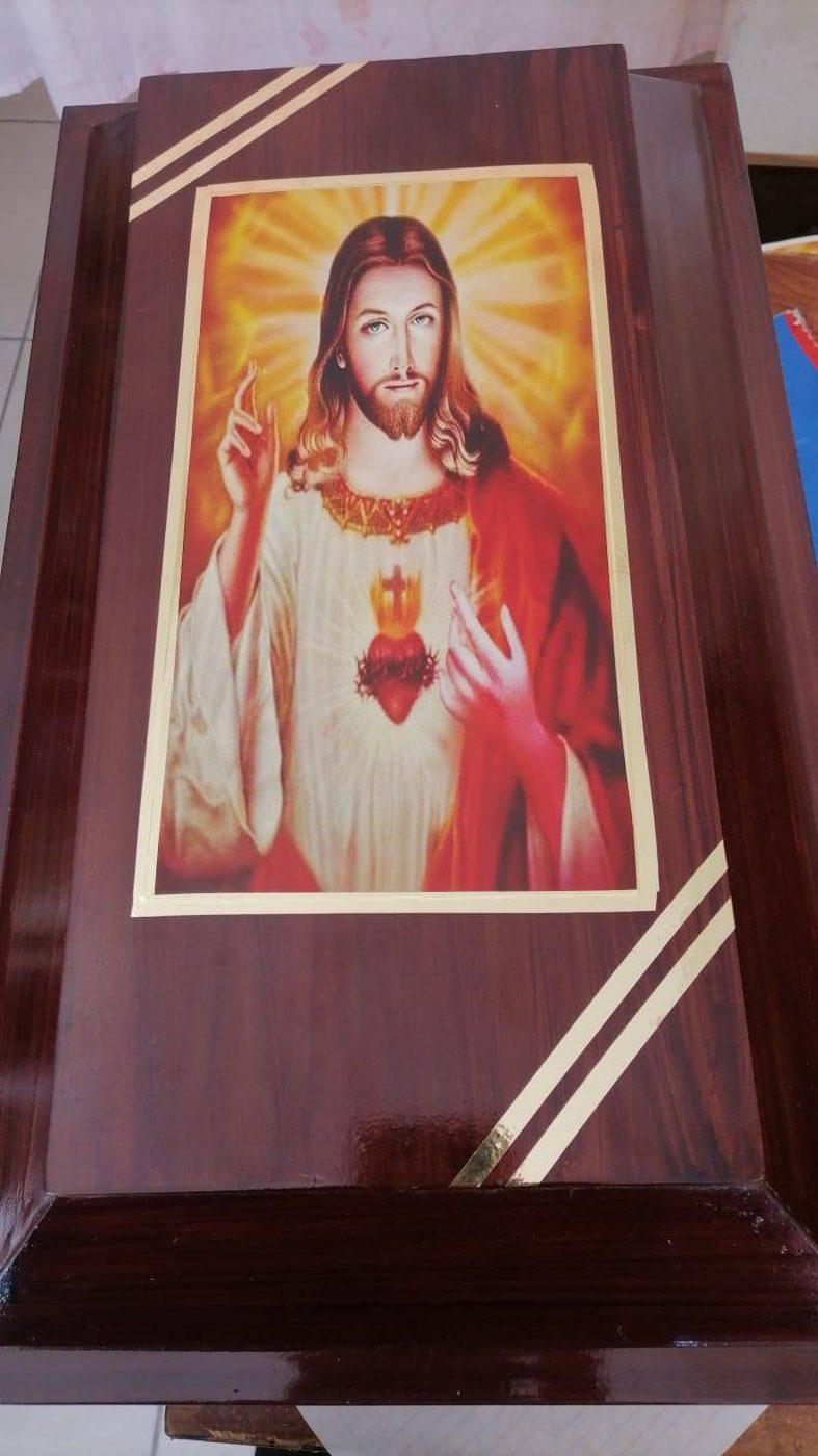 Urna con imagen del Sagrado Corazón