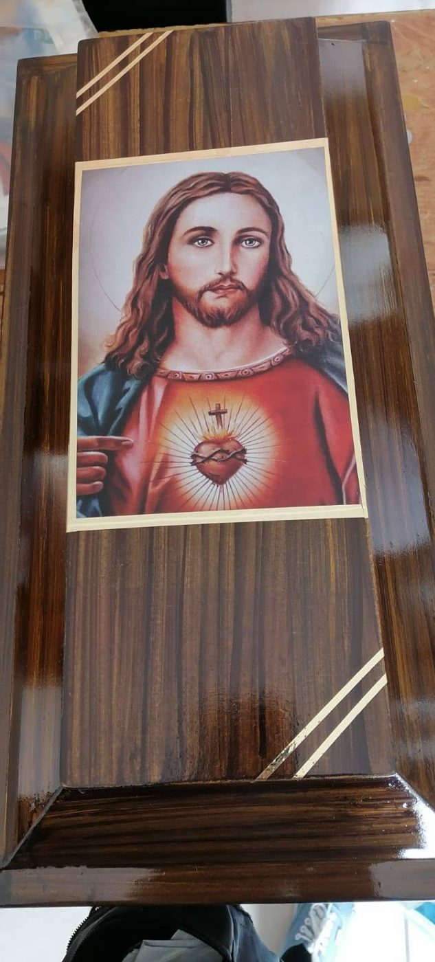 Urna con imagen del Sagrado Corazón de Jesús