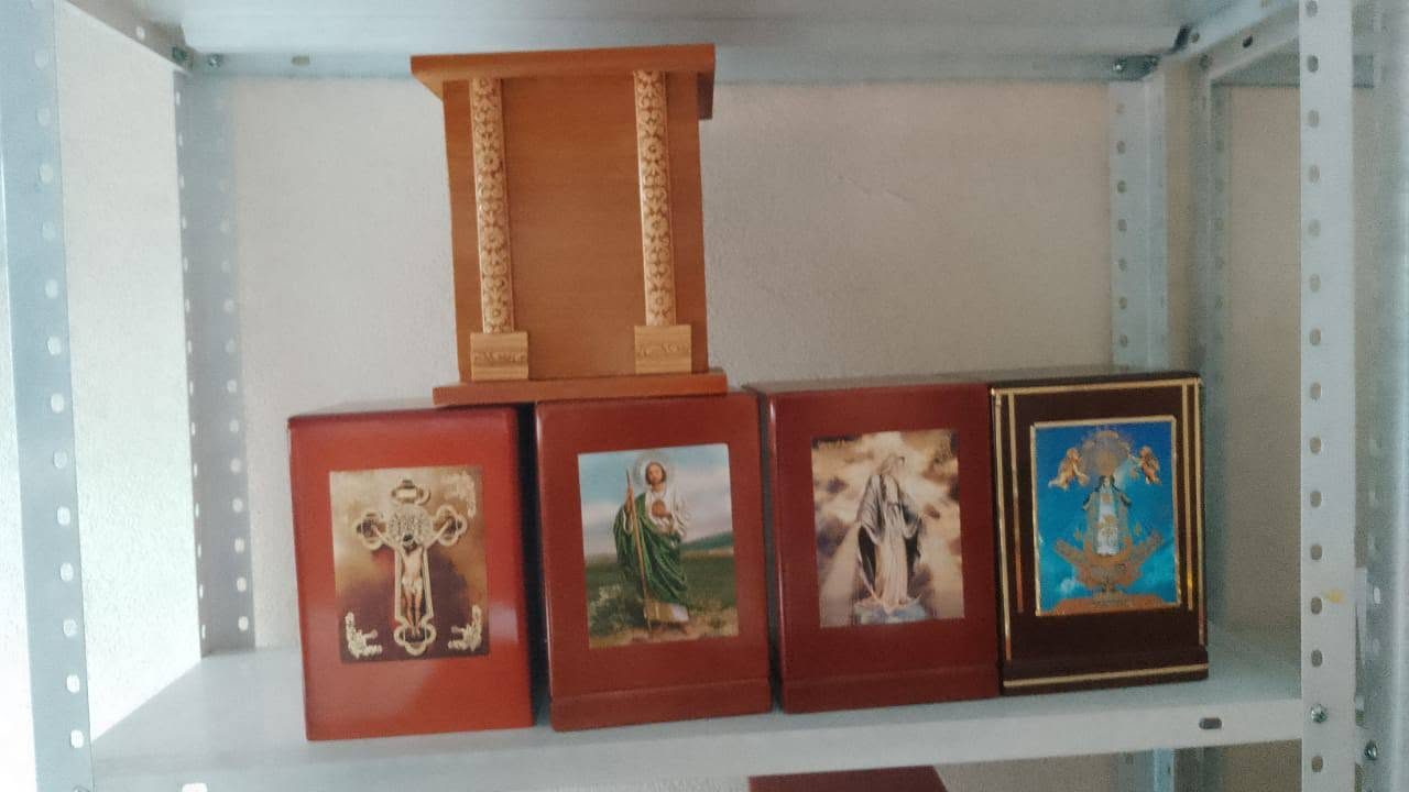 Conjunto de urnas funerarias de Funerales La Piedad